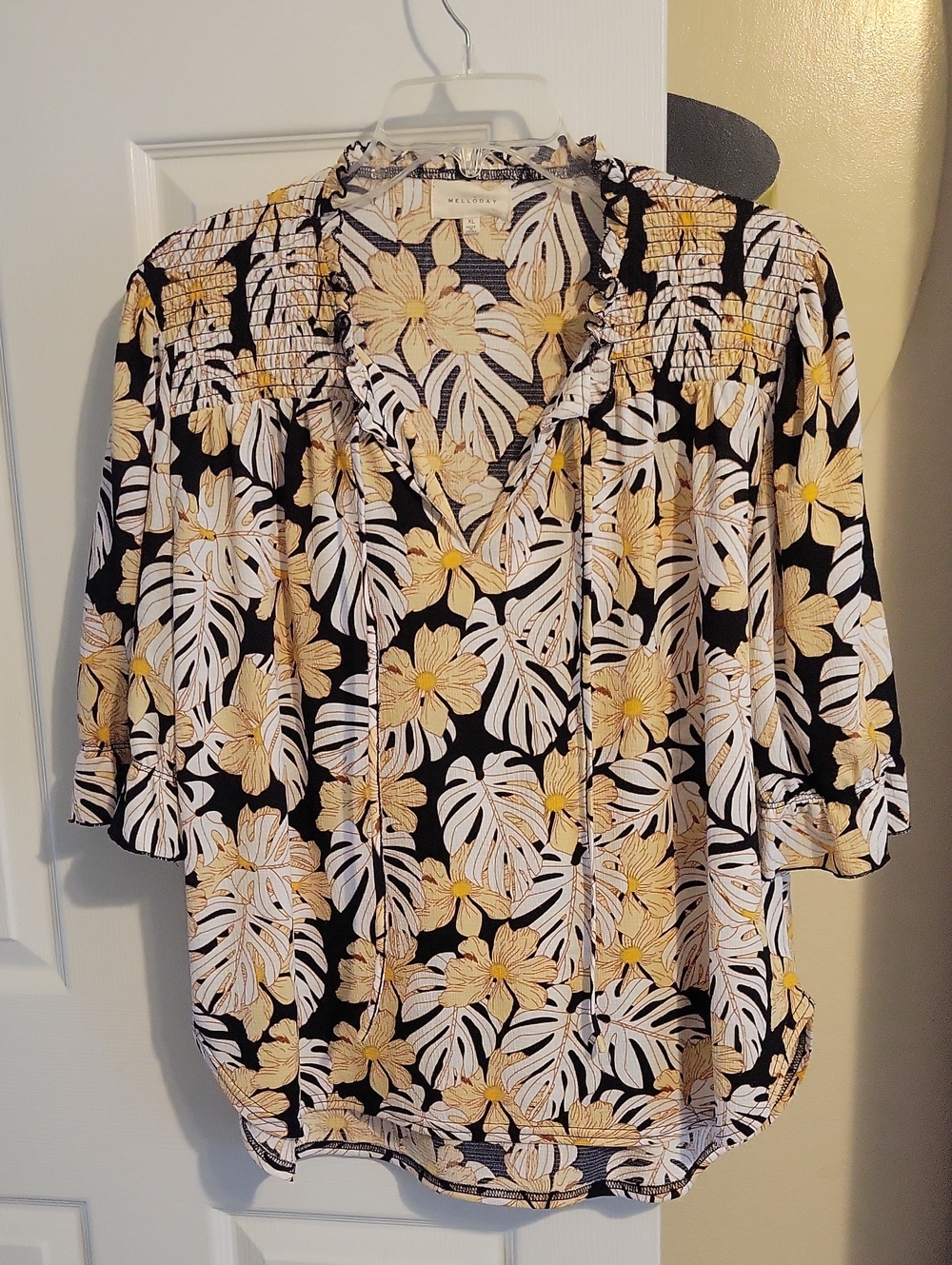 MELLODAY SzXL Black Floral Smocked Yoke Blouse with Yellow Accents